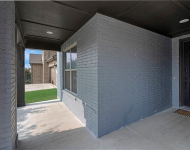 1033 Parkfield Road - Photo Thumbnail 2