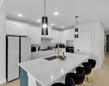 1033 Parkfield Road - Photo Thumbnail 12