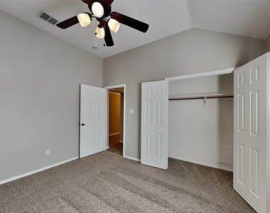 300 Lottie Lane - Photo Thumbnail 13