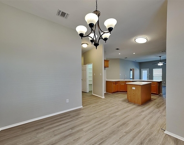 300 Lottie Lane - Photo Thumbnail 5