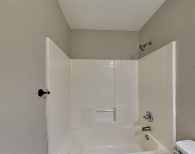 300 Lottie Lane - Photo Thumbnail 15