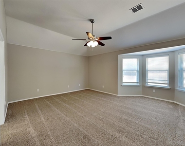 300 Lottie Lane - Photo Thumbnail 8