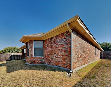 300 Lottie Lane - Photo Thumbnail 16
