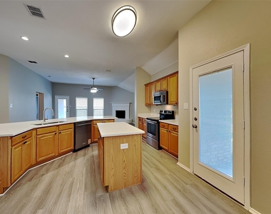 300 Lottie Lane - Photo Thumbnail 3