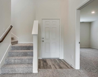 734 Saratoga Drive - Photo Thumbnail 2