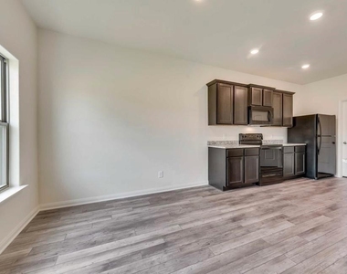 734 Saratoga Drive - Photo Thumbnail 5