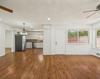 10422 Lake Gardens Drive - Photo Thumbnail 9