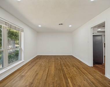 10422 Lake Gardens Drive - Photo Thumbnail 5