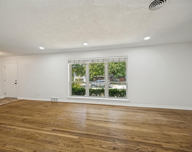 10422 Lake Gardens Drive - Photo Thumbnail 4