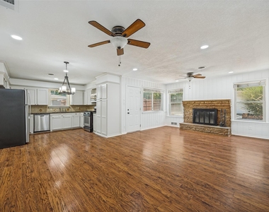10422 Lake Gardens Drive - Photo Thumbnail 10