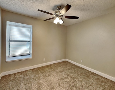 1916 Sharon Drive - Photo Thumbnail 11