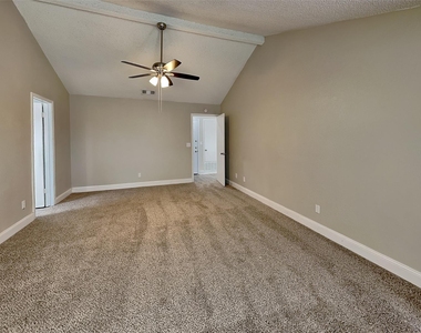 1916 Sharon Drive - Photo Thumbnail 8