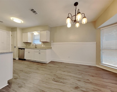 2128 Turf Club Drive - Photo Thumbnail 4