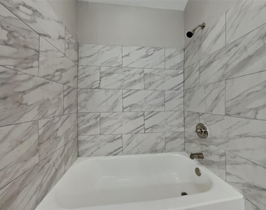 2128 Turf Club Drive - Photo Thumbnail 7