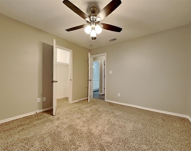 2128 Turf Club Drive - Photo Thumbnail 8