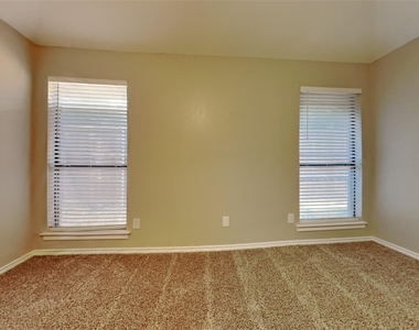 2128 Turf Club Drive - Photo Thumbnail 5