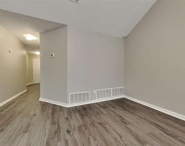 2128 Turf Club Drive - Photo Thumbnail 1