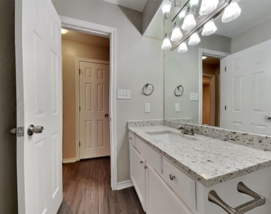 2128 Turf Club Drive - Photo Thumbnail 12