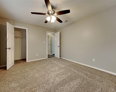 2128 Turf Club Drive - Photo Thumbnail 10