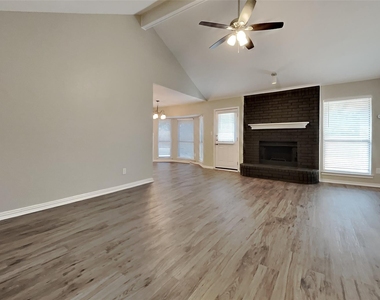 2128 Turf Club Drive - Photo Thumbnail 2