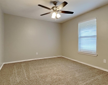2128 Turf Club Drive - Photo Thumbnail 11
