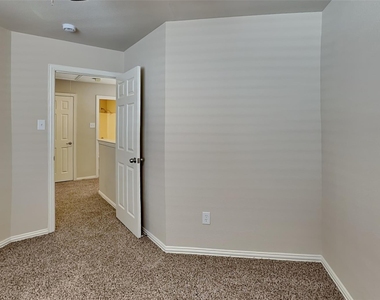 11800 Porcupine Drive - Photo Thumbnail 15