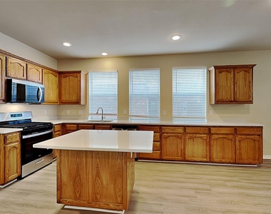11800 Porcupine Drive - Photo Thumbnail 4