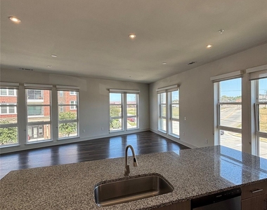 6303 Frisco Square Boulevard - Photo Thumbnail 5