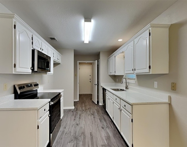 2613 Forestview Drive - Photo Thumbnail 3