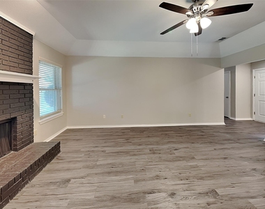 2613 Forestview Drive - Photo Thumbnail 2