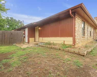 919 Southmoor Drive - Photo Thumbnail 14