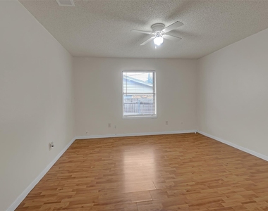 919 Southmoor Drive - Photo Thumbnail 10