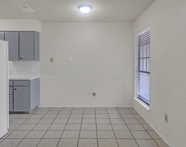 919 Southmoor Drive - Photo Thumbnail 4