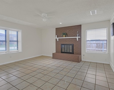 919 Southmoor Drive - Photo Thumbnail 2