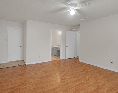 919 Southmoor Drive - Photo Thumbnail 11