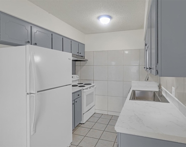 919 Southmoor Drive - Photo Thumbnail 5