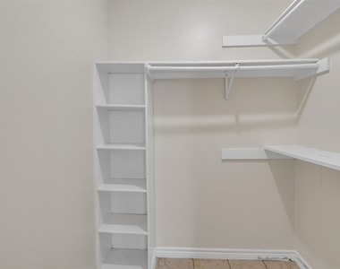 919 Southmoor Drive - Photo Thumbnail 12