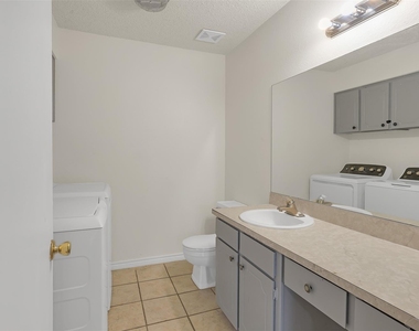 919 Southmoor Drive - Photo Thumbnail 8