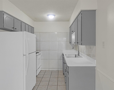 919 Southmoor Drive - Photo Thumbnail 6