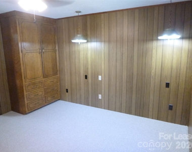 1306 Lomax Avenue - Photo Thumbnail 7