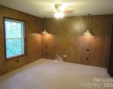 1306 Lomax Avenue - Photo Thumbnail 6