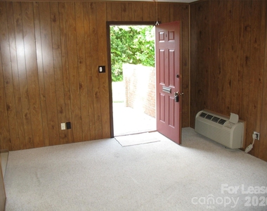 1306 Lomax Avenue - Photo Thumbnail 8