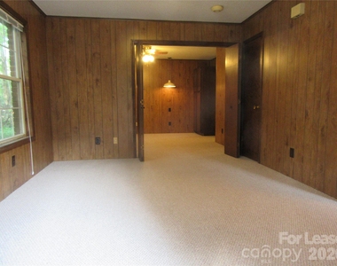 1306 Lomax Avenue - Photo Thumbnail 5