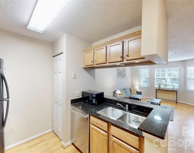 424 Mather Green Avenue - Photo Thumbnail 11
