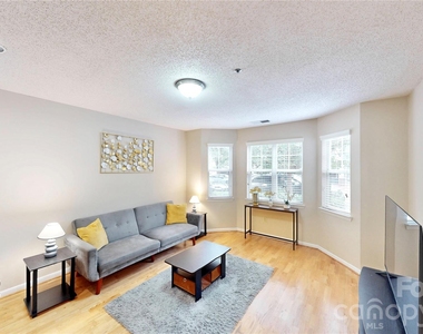 424 Mather Green Avenue - Photo Thumbnail 2