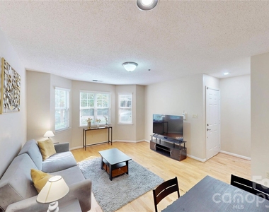 424 Mather Green Avenue - Photo Thumbnail 3