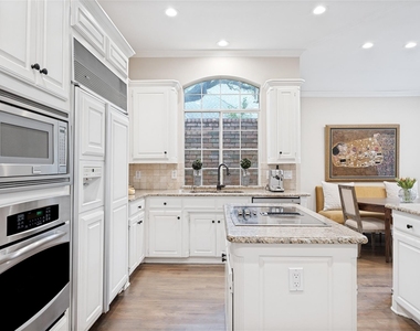 5604 Encore Drive - Photo Thumbnail 9