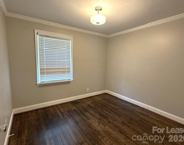 2401 Roslyn Avenue - Photo Thumbnail 9