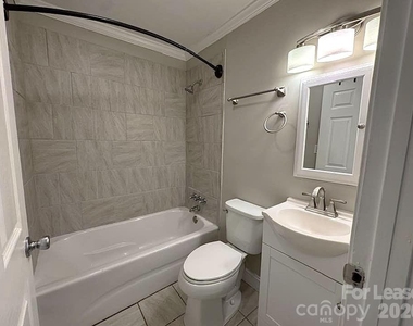 2401 Roslyn Avenue - Photo Thumbnail 10