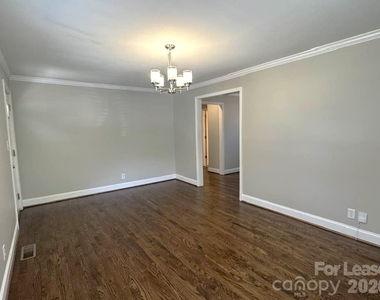 2401 Roslyn Avenue - Photo Thumbnail 5